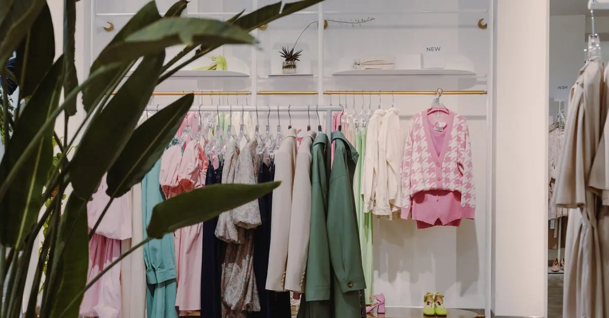 Les couleurs à adopter pour une garde-robe moderne