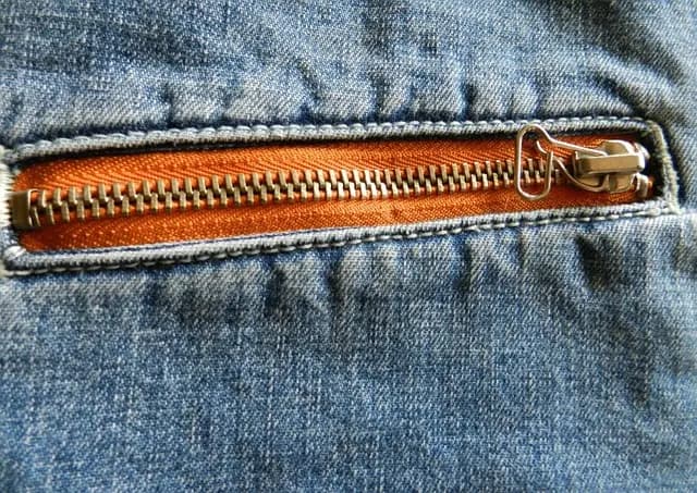 Les tissus essentiels pour une garde-robe moderne et durable