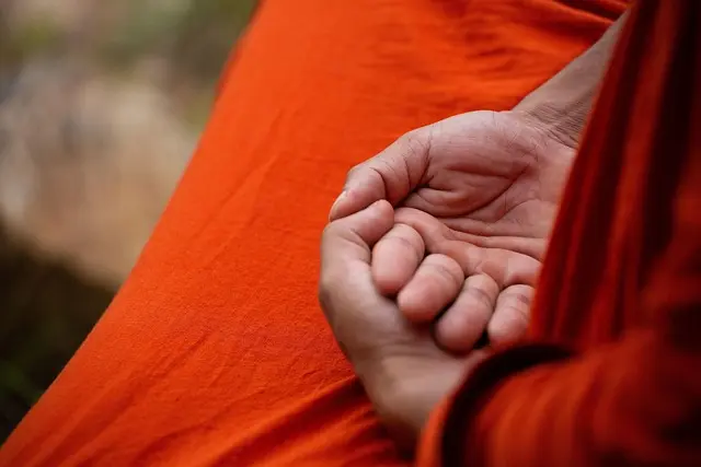 Les Essentiels pour Créer une Garde-Robe Écoresponsable