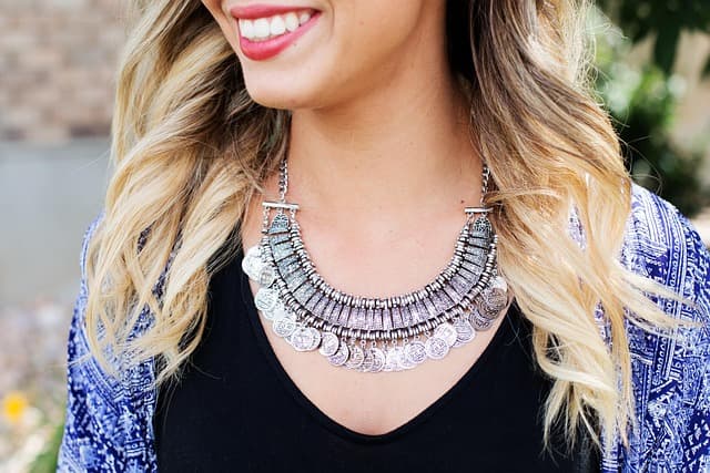 Comment réussir un look chic avec des vêtements basiques