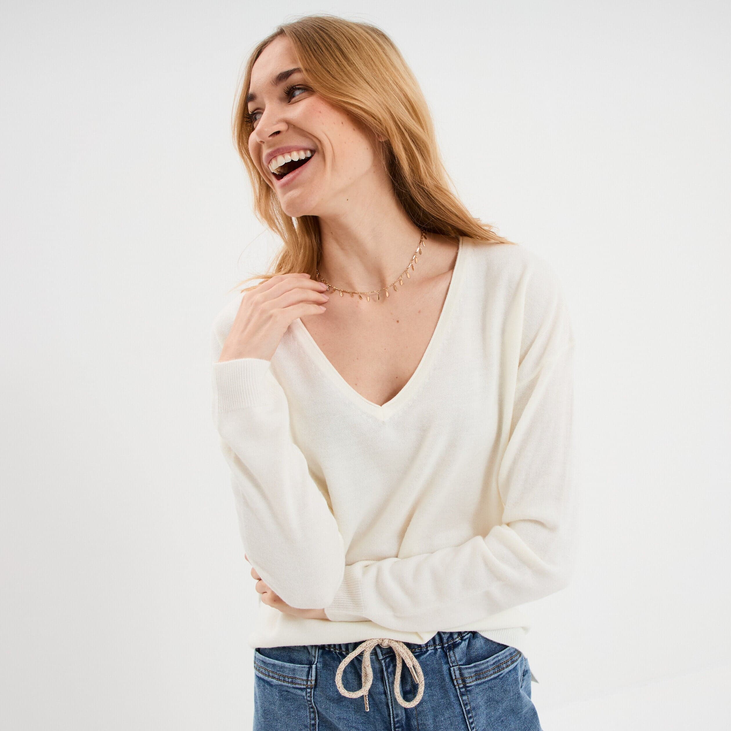 Pull col en V manches longues blanc femme