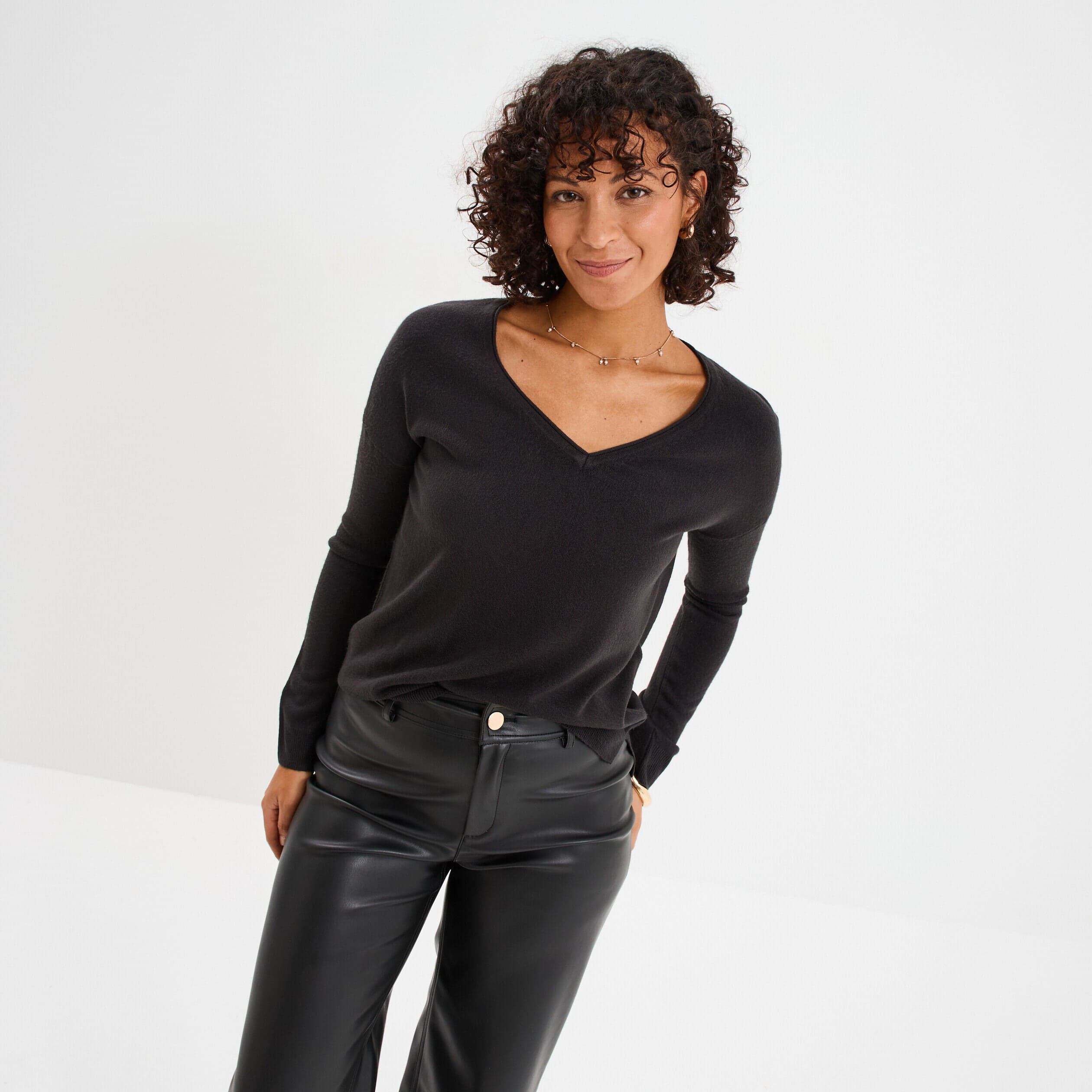 Pull col en V manches longues noir femme
